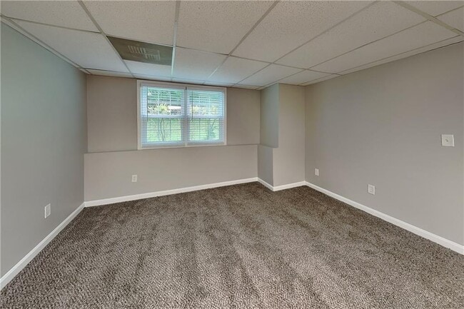 Building Photo - 142 Hartwood Dr