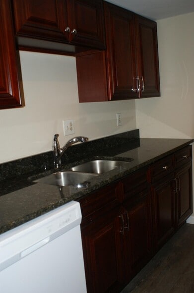 Building Photo - 25 Meadow Pond Dr