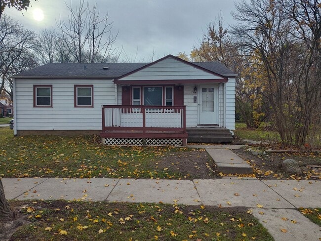 Primary Photo - 5401 W Sheridan Ave