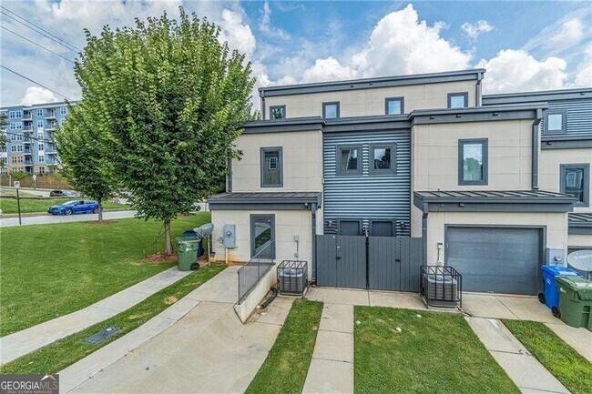 Building Photo - 472 Martin St SE