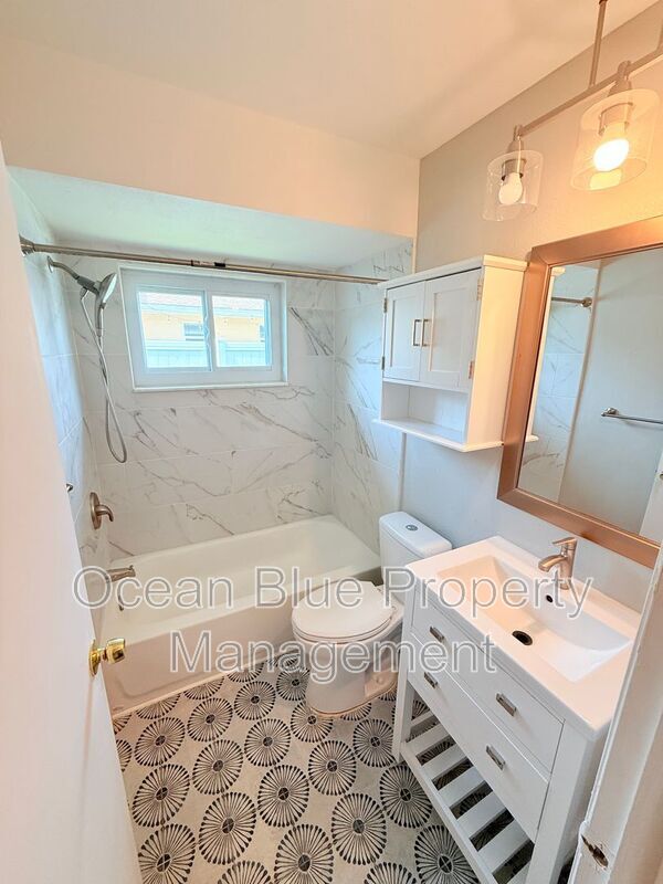 Building Photo - 329 Royal Palm Dr