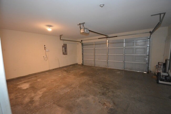 Building Photo - 45 Crystal Lake Dr
