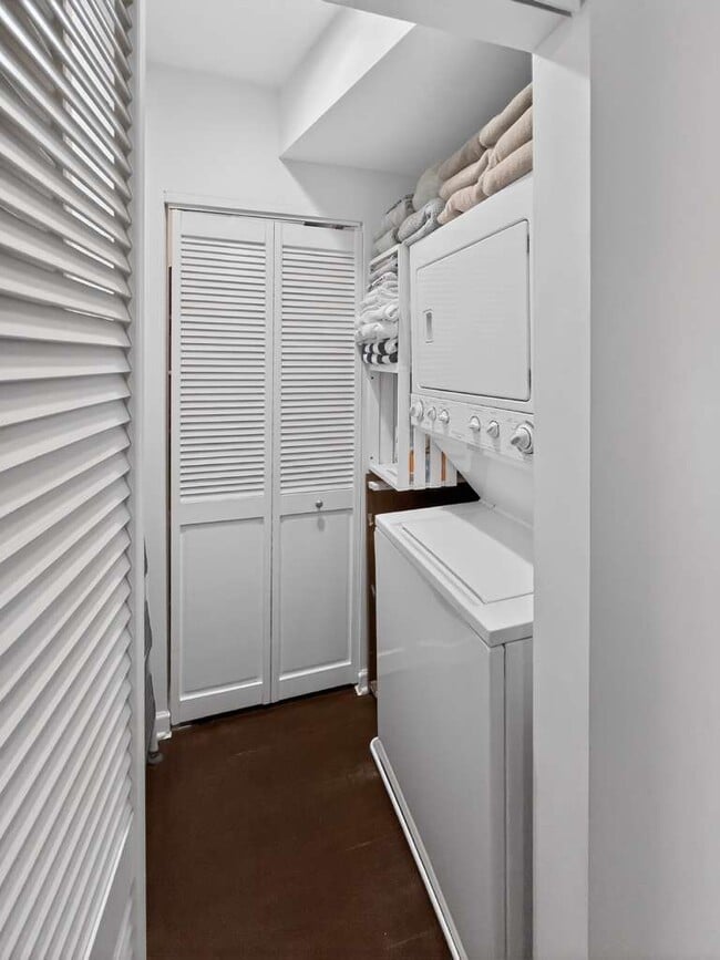 Building Photo - 7316 N Honore St