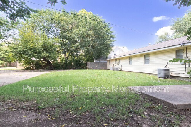 Building Photo - 518 N Ponca Ave