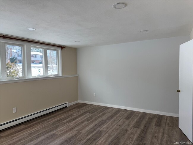 Building Photo - 125 Longdale Rd