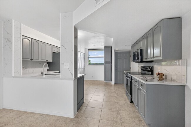 Building Photo - 117 Lake Emerald Dr