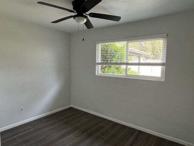 Building Photo - Beautifully Renovated 3 Bed 2 Bath on 17th Av South of Northern