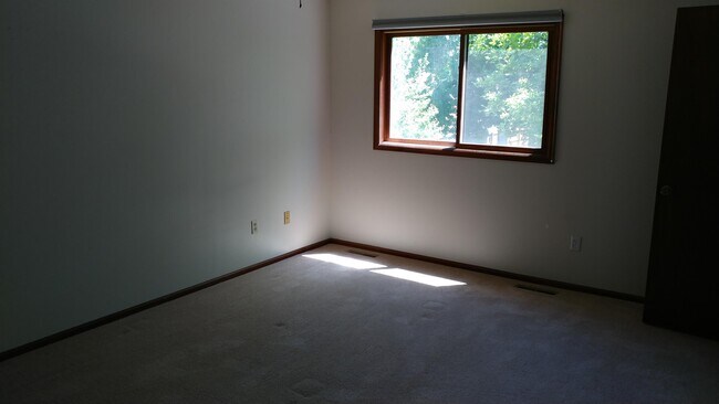 Building Photo - 2900 Eindborough Dr