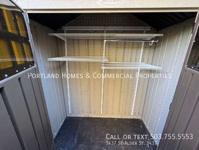 Building Photo - 3437 SE Alder St