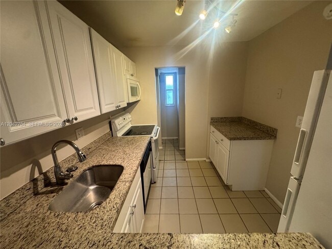 Building Photo - 7910 S Colony Cir