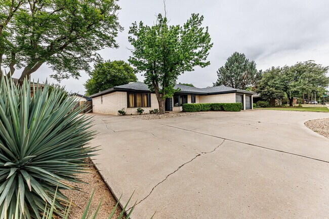 Building Photo - 5703 80th St