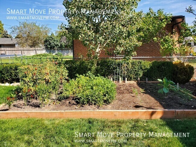 Building Photo - 6030 Kirkwood Cir