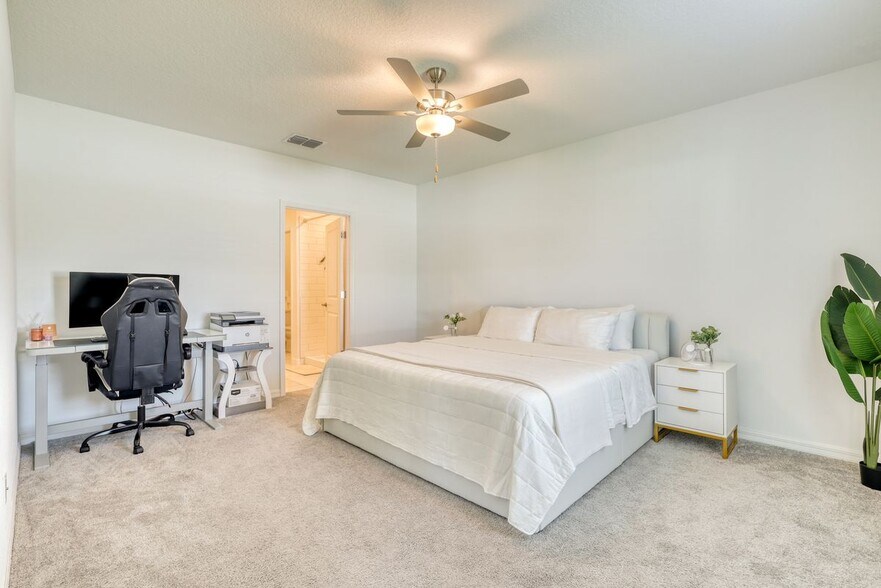 Building Photo - 111 Rain Lily Ave