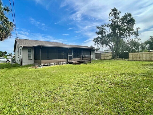 Building Photo - 2120 Outer Dr