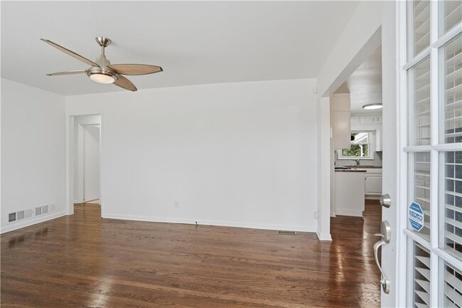 Building Photo - 2467 Elmwood Cir SE