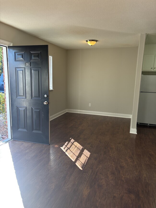 Primary Photo - 115 Florence St