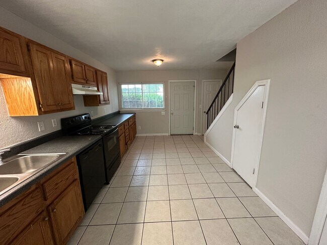 Interior Photo - 511 Plaza Place
