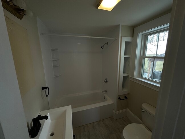 Building Photo - 1160 Boston Rd