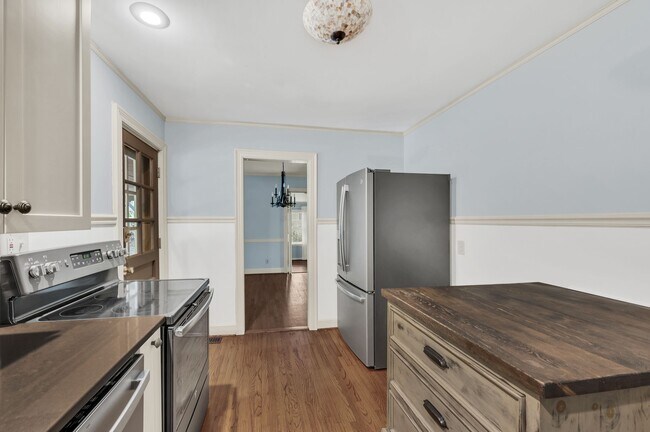 Building Photo - 5040 Stillwood Dr