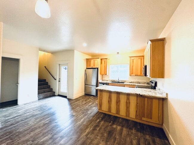 Building Photo - BM2613