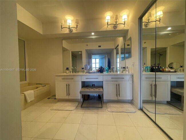 Building Photo - 19101 NE 36th Pl