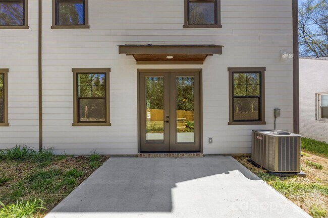 Building Photo - 1329 Condon St