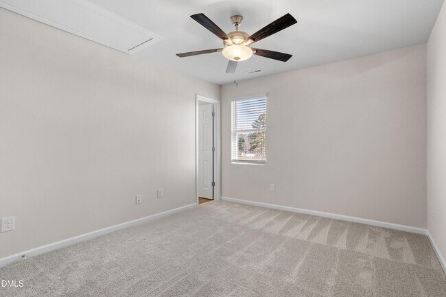 Building Photo - 1021 Peony Ln