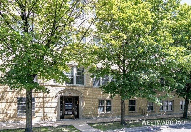 Building Photo - 3535 N Troy-2