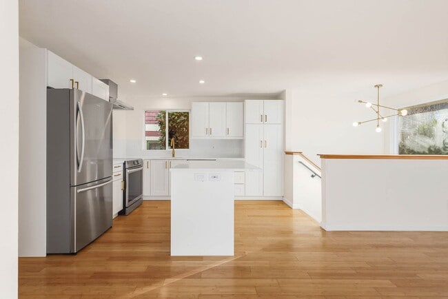 Building Photo - 2708 S Judkins St