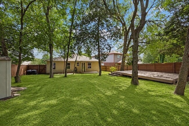 Building Photo - 9025 Sun Shower Bend