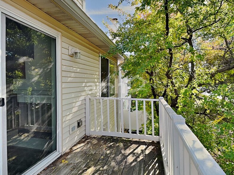 Building Photo - 2990 Waters Edge Cir