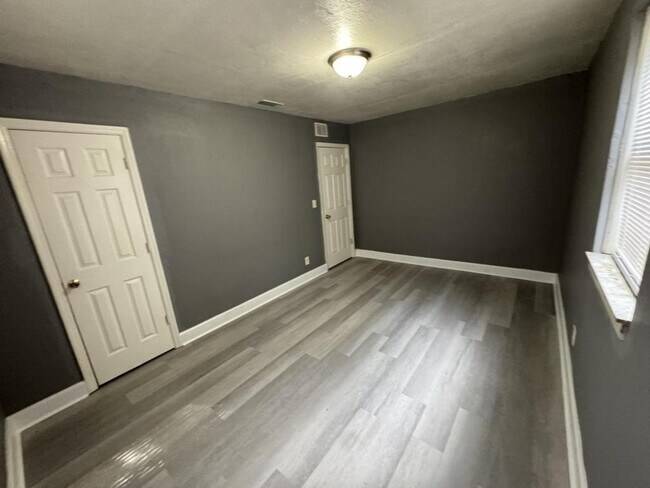 Building Photo - 4114 Moncrief Rd