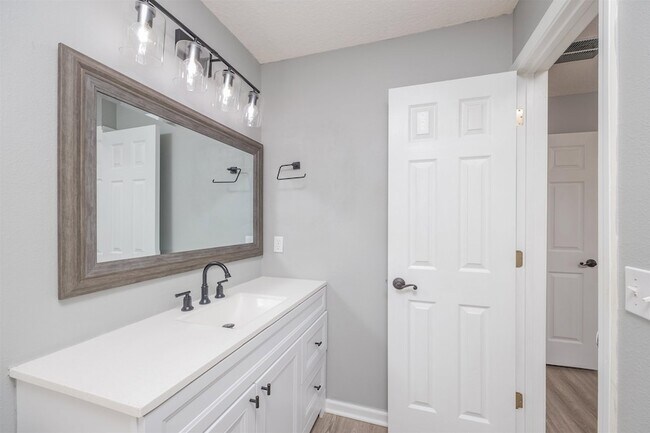 Building Photo - 345 Scrub Jay Dr