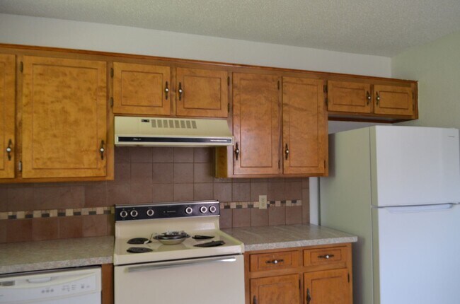 Building Photo - 205 Horseshoe Dr