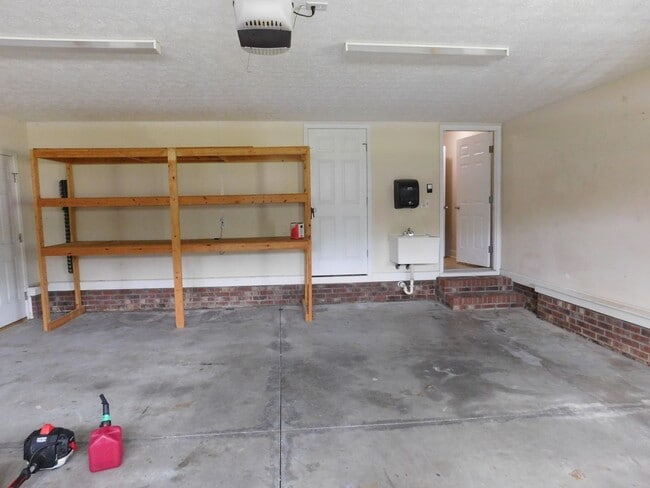Building Photo - 408 Sweet Gum Way