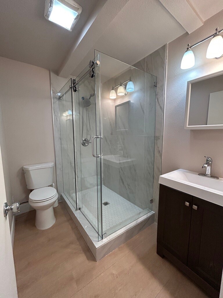 brand new designer shower - 820 Jackson St