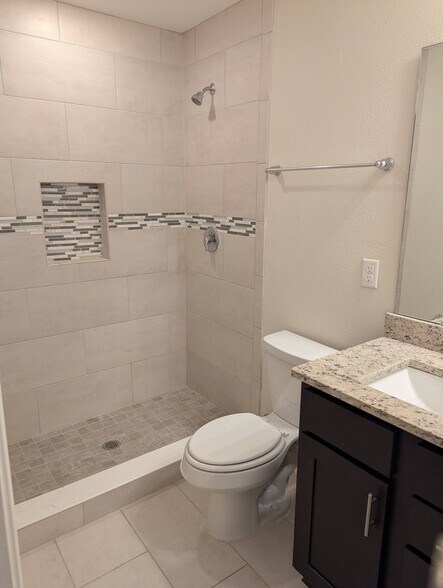 Master walk in shower - 1724 Cocoanut Rd