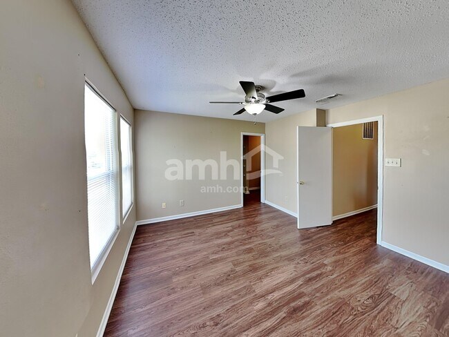 Building Photo - 10844 August Dr