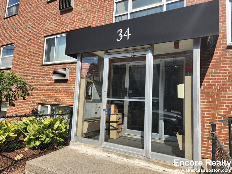 Building Photo - 34 Gardner St