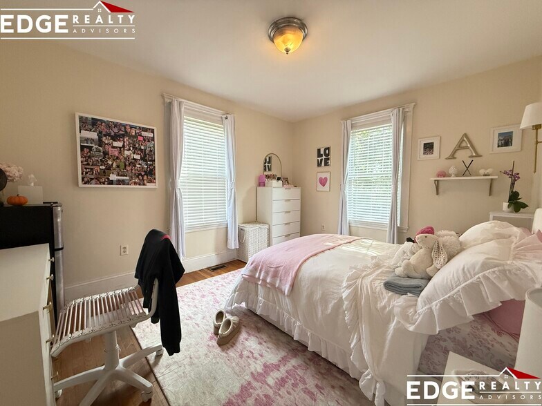 Primary Photo - 49 Radnor Rd