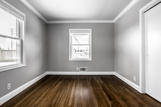 Building Photo - 101 E 96th St
