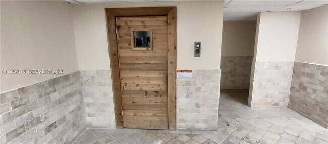 Building Photo - 170 SE 14th St