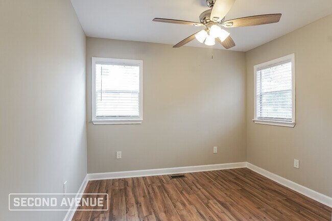 Building Photo - 325 16th Ave SW