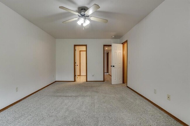 Building Photo - 2508 Tyler Ln