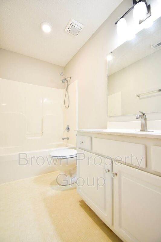 Building Photo - 2812 Bolla Dr