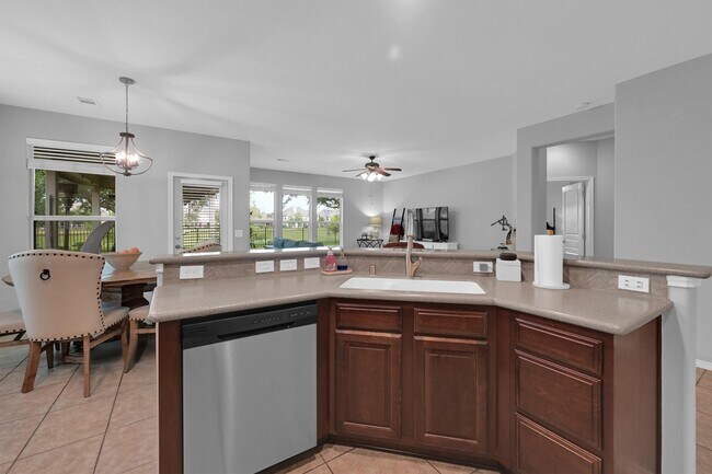 Building Photo - 8227 Clover Leaf Dr