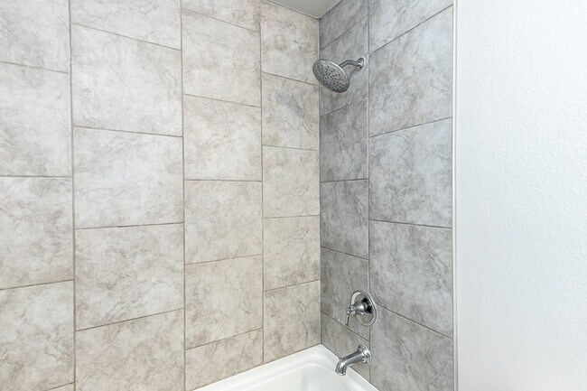 Building Photo - Newer 3/2/2 Home in Bell Farms!