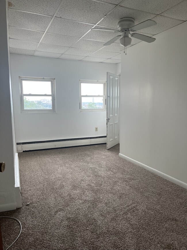 Building Photo - 2402 Cobden St