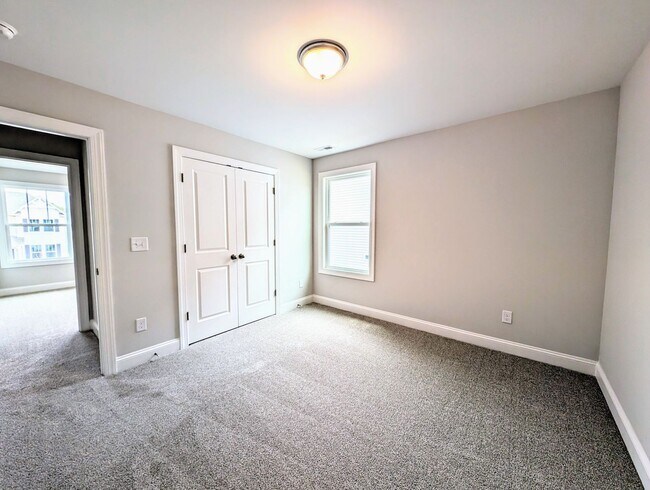 Building Photo - Barrington Dream Home