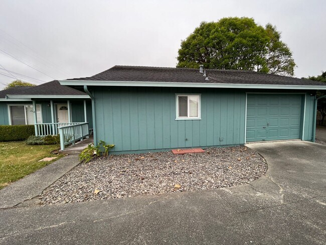 Building Photo - 3361 Edgewood Rd
